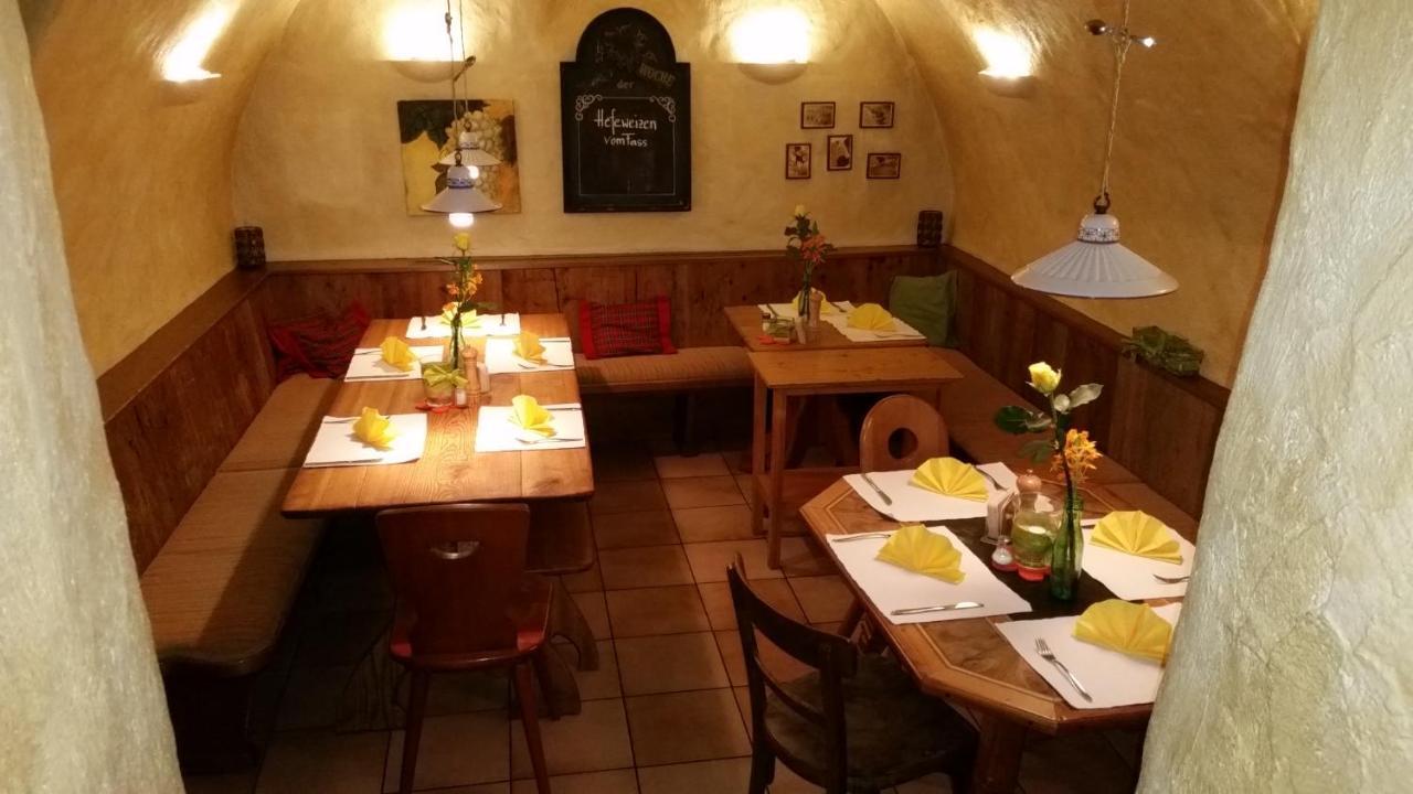 シュルンスGasthaus Kreuzアパートメント エクステリア 写真